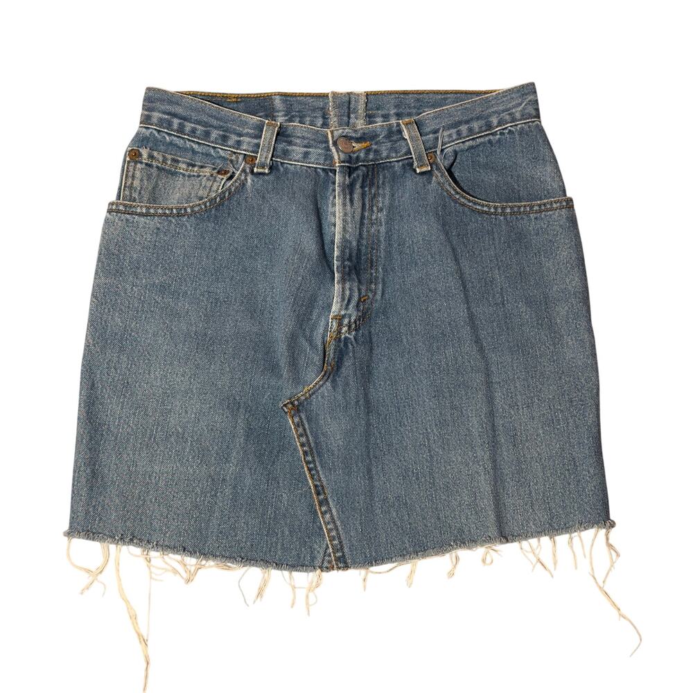 Levi’s 550  Denim Mini Skirt Women’s W34 Relaxed Fit Raw Hem Blue Jean Skirt